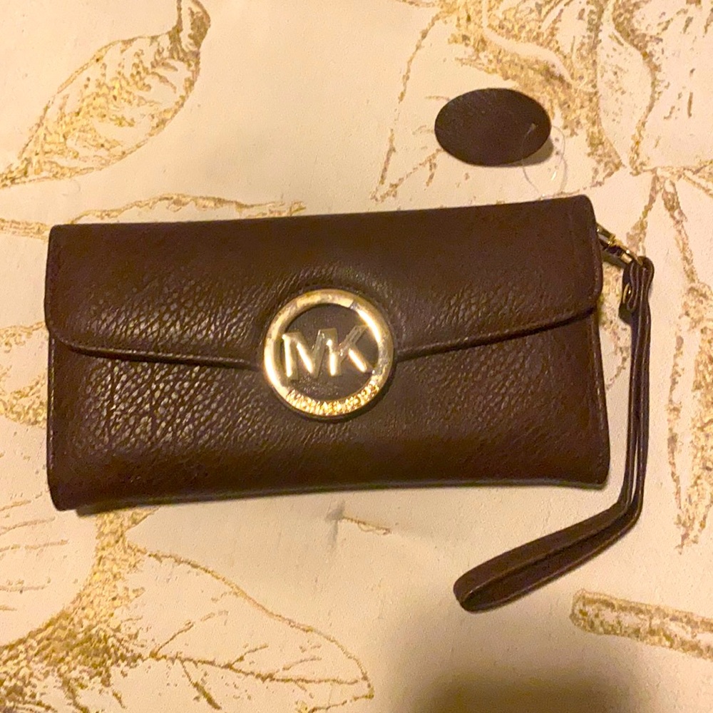 Brand new Michael Kors wallet for sell.
